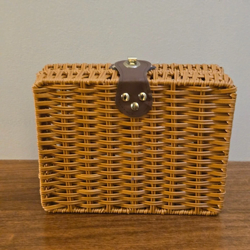 Woven Wicker Storage Box Briefcase Honey Brown Twist Lock Latch Rustic Decor